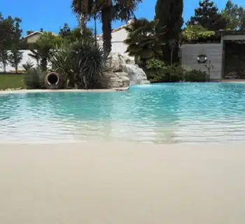 Piscine avec plage immergée prix, avantages et mise en œuvre